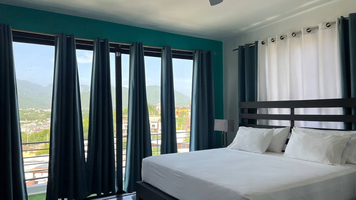 Beverly Hills House | Akwaaba Rooftop