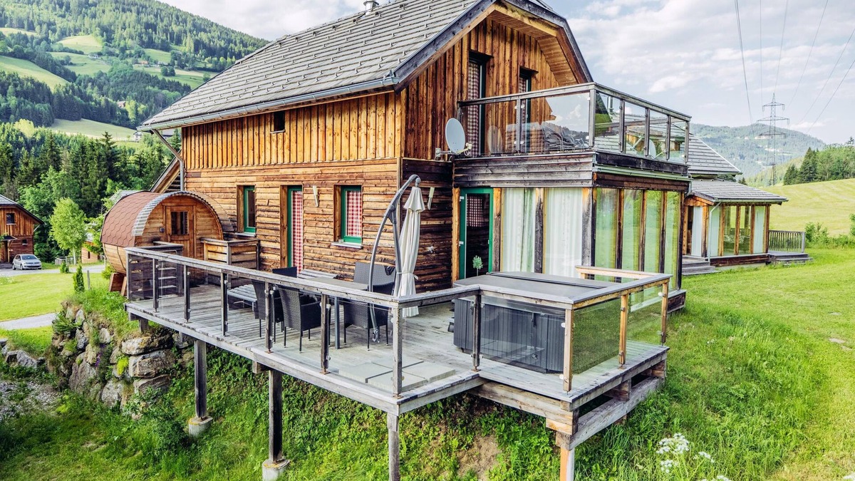 Sankt Georgen am Kreischberg Ski Chalet | Alpine house with a unique barrel sauna