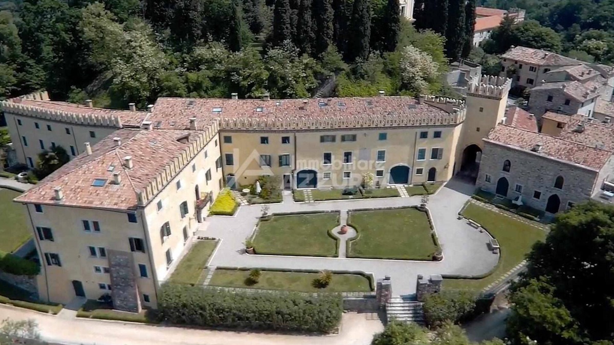 Cola Apartment | Al Castello - pool and lake view