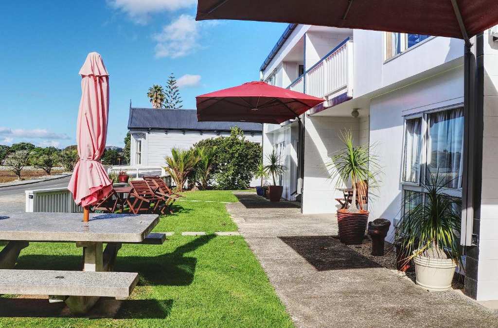 Mangonui Hotel | Al Louise Accommodation