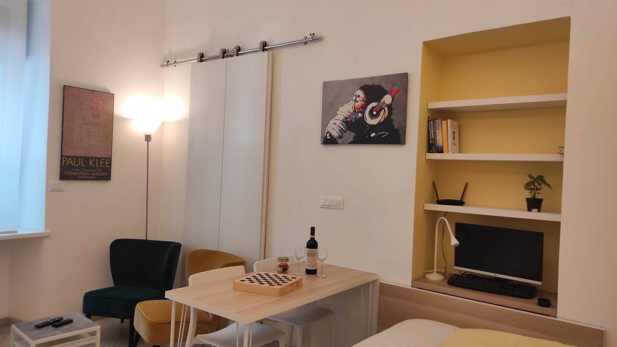 San Donato Apartment | AL REGINA, SMART STUDIO IN SAN DONATO TORINO. FREE PARKING 50 METERS AWAY.