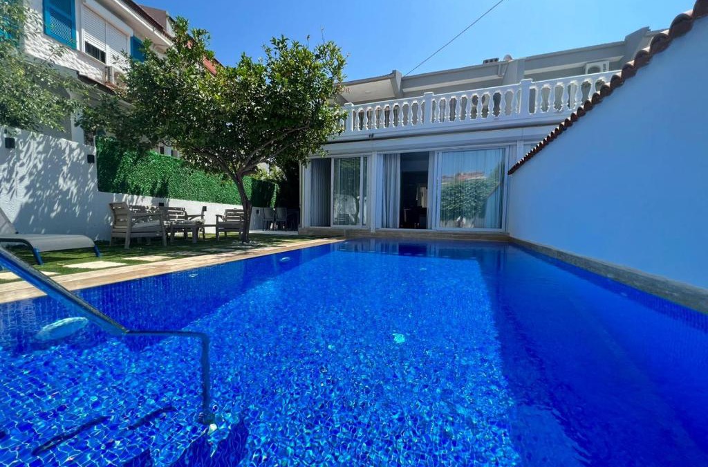 Alacati Villa | Alaçatı Köy İçi Müstakil Havuzlu Lüx Limon Villa