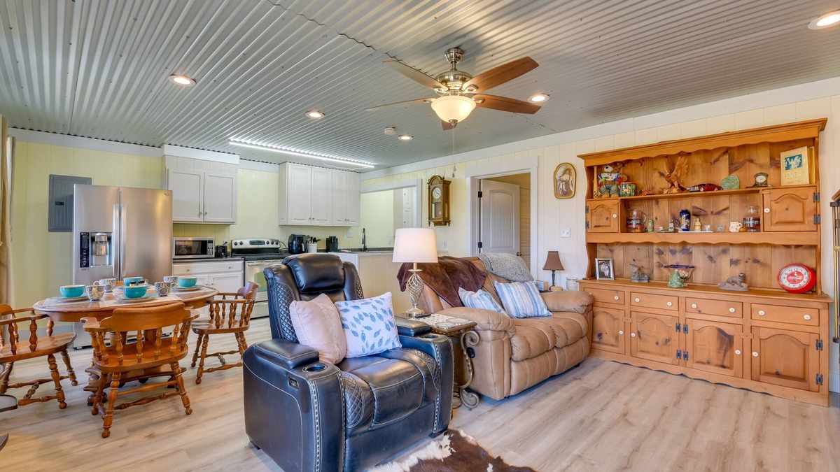 Andalusia Apartment | Alabama Lakefront Getaway w/Kayaks & Patio