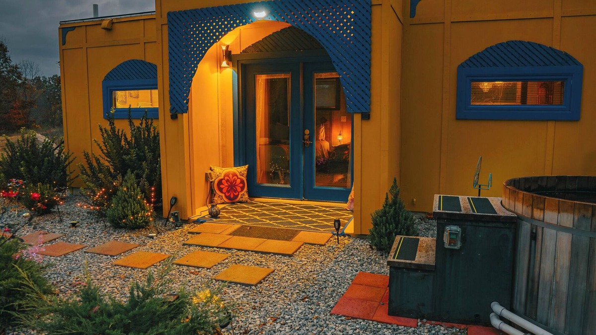 Creola House | Aladdin Inspired Fairytale Cabin Hot Tub 3 miles from Hocking Hills State Park