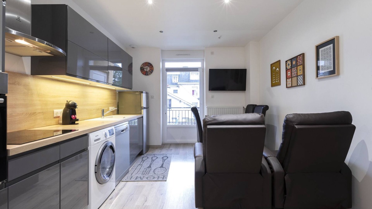 Vittel Apartment | Alain Delon : Charming one bedroom apartment in the city center (with parking and terrace)