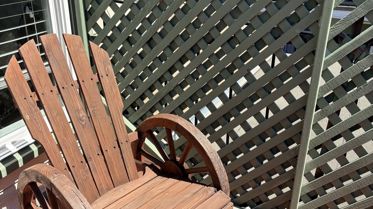 Alameda Apartment | Alameda 3BR Victorian penthouse with deck, AC, 3 blocks to beach, parking.