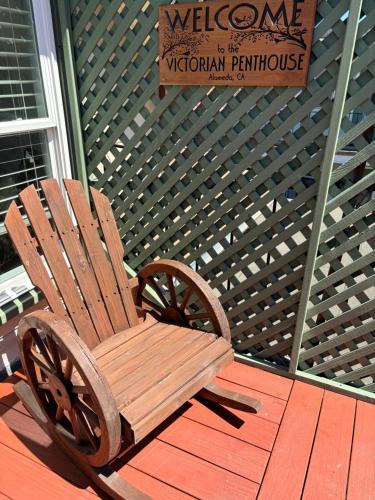 Alameda Apartment | Alameda 3BR Victorian Penthouse 2 blocks to downtown 3 blocks to the beach AC and free parking