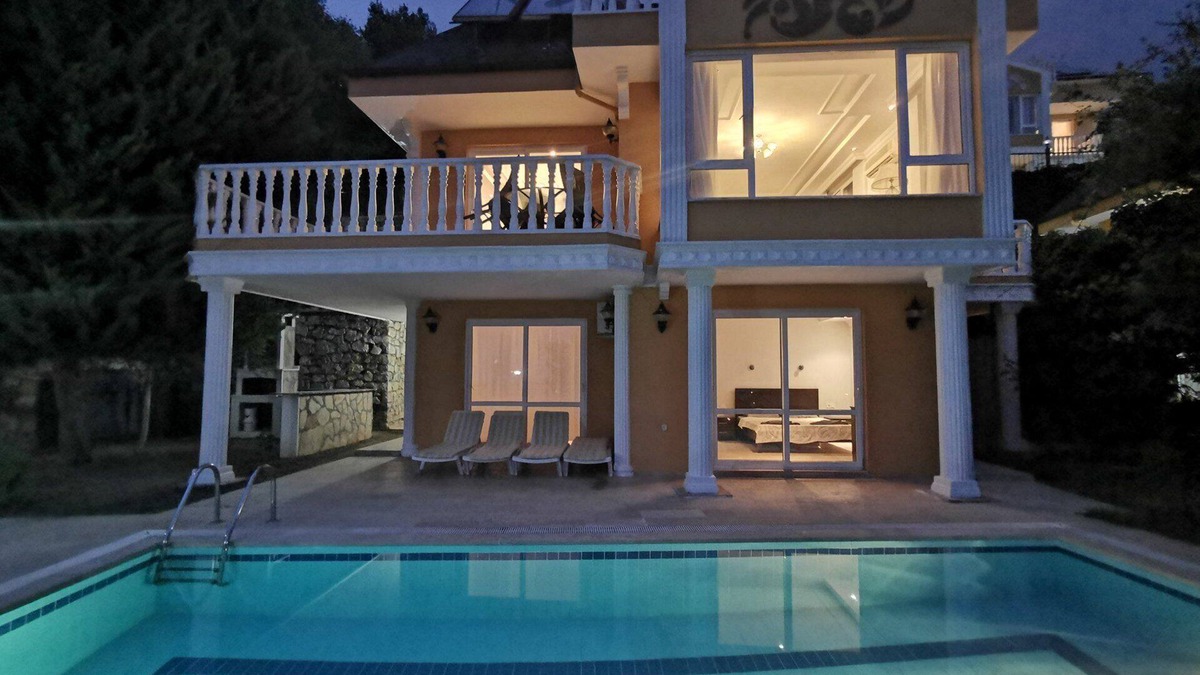 Bektas Villa | Alanya Castle View from a Pool @ 8BR Villa W/ Pool, Alanya Villa 1039