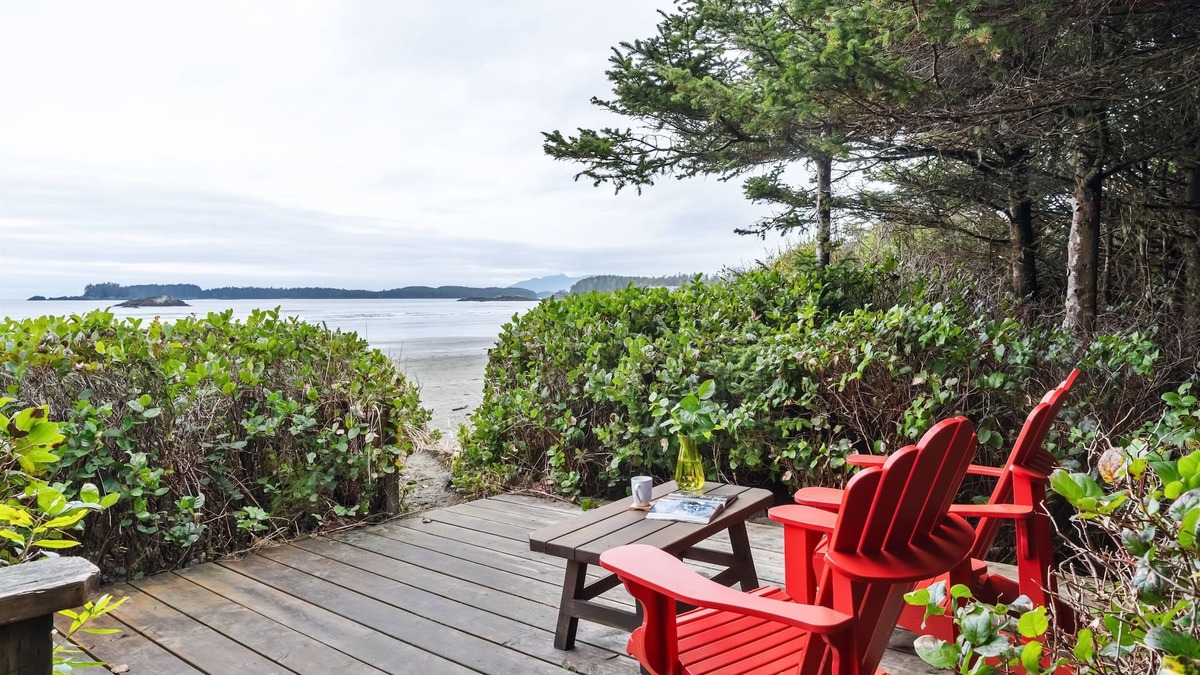 Tofino House | Alaqua on the Beach-Chesterman, Surf, Hot tub, Pet