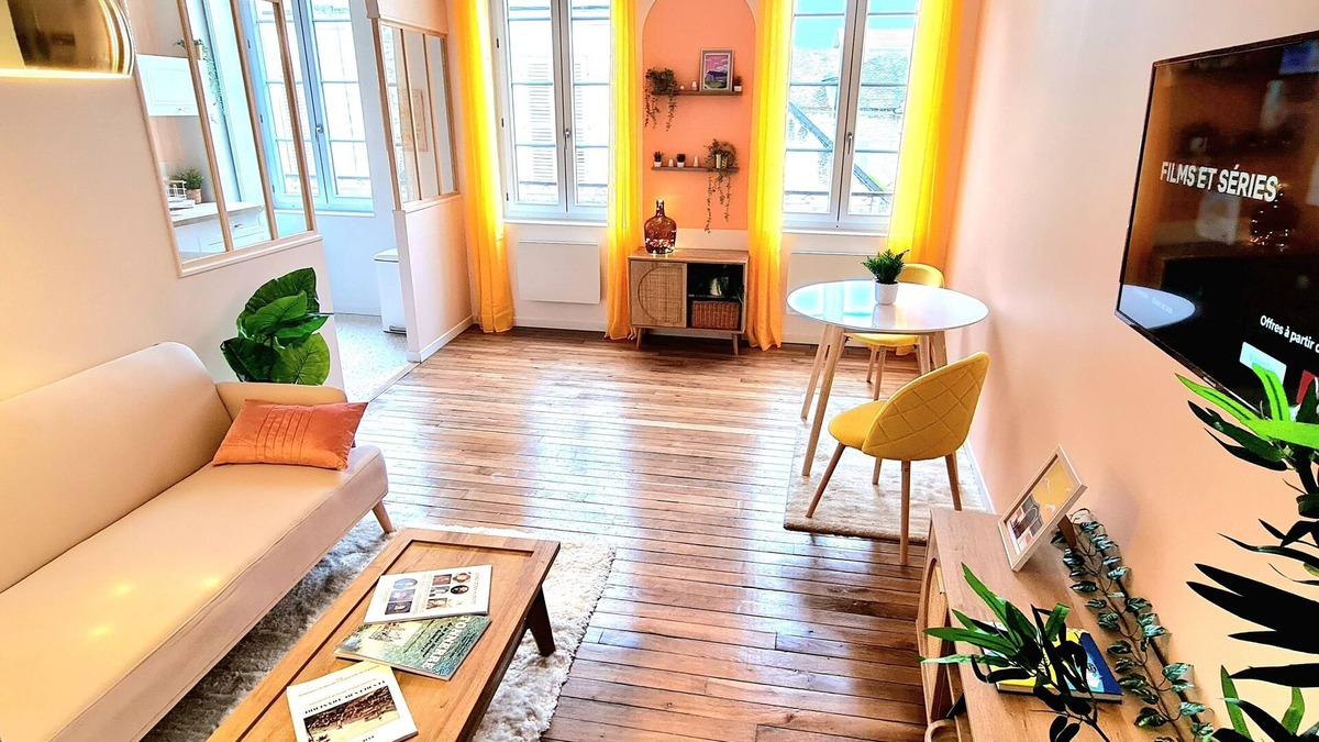 Tonnerre Apartment | Alba - Appartement en Hyper Centre Avec Terrasse, Parking et Local à Vélos