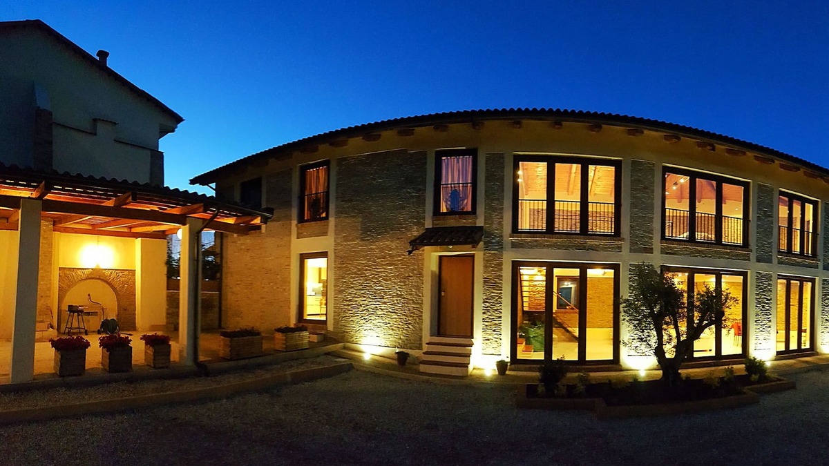 Mango Villa | ALBA LANGHE MANGO UNESCO HOLIDAY HOME WHOLE HOLIDAY HOME WIFI FREE
