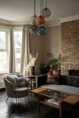 Harlesden Apartment | Alba's Den - A creative sanctuary in NW10 London