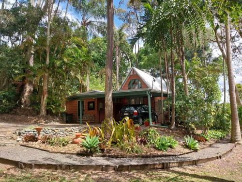 Maleny House | Alba the Scots Cottage walk every where