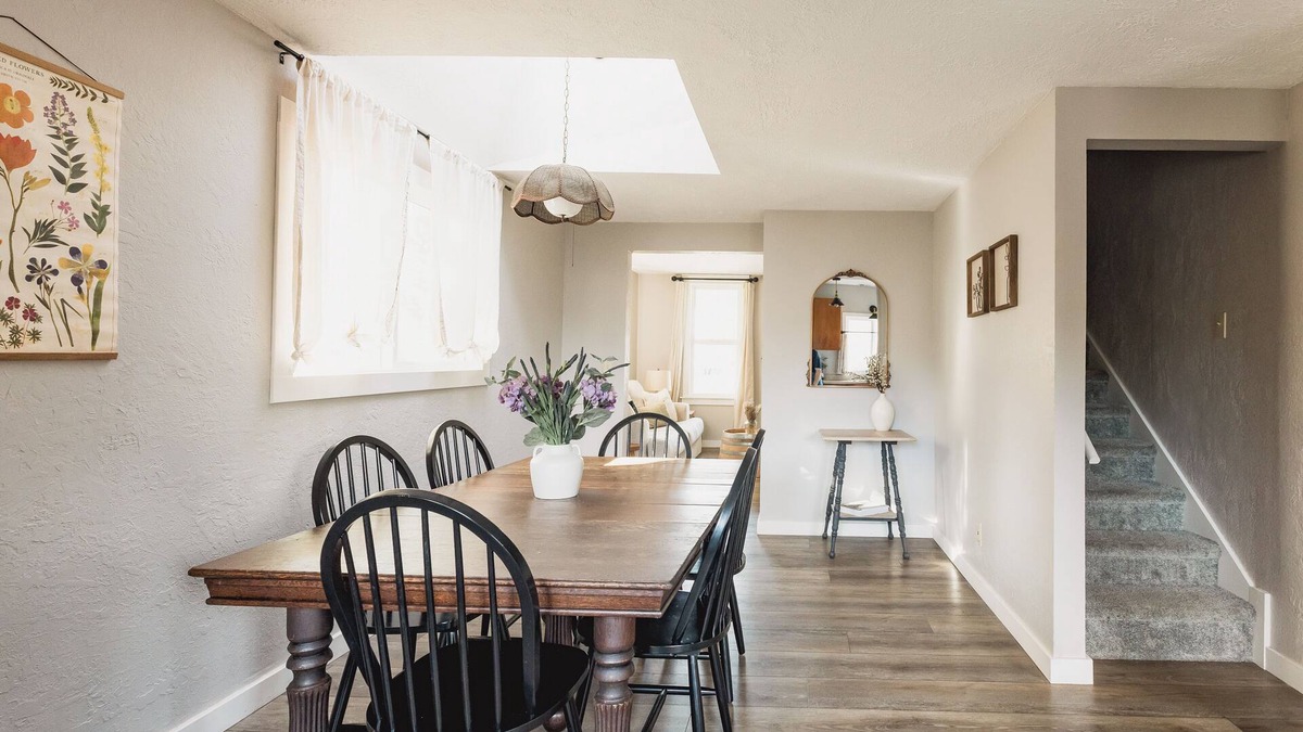 Albany House | Albany Getaway with a King Bed, Bonus Kitchen, & WiFi