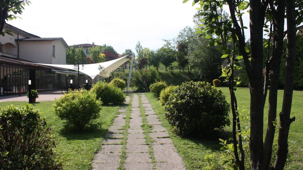 Varano de' Melegari Hotel | Albergo della Roccia