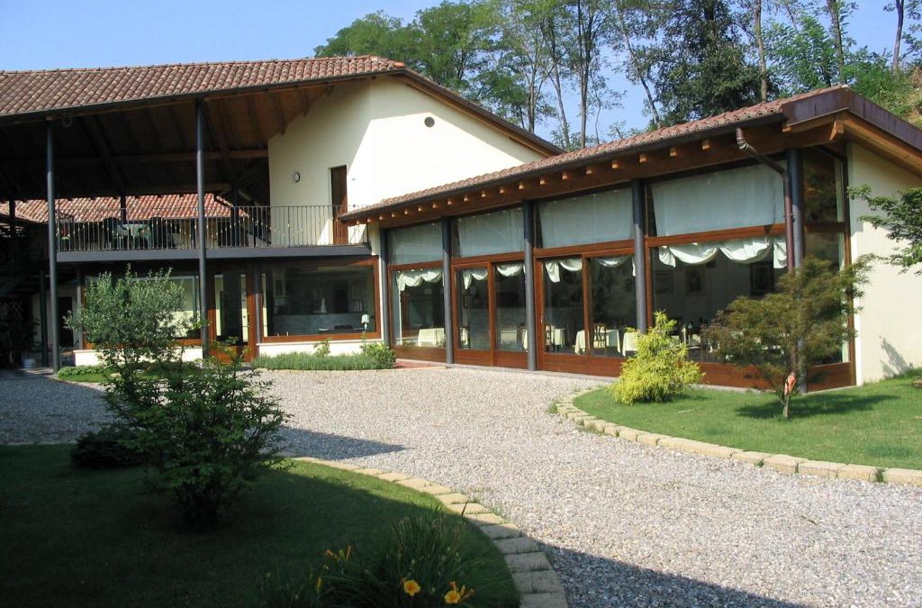 Sannazzaro deʼ Burgondi Hotel | Albergo Giardino