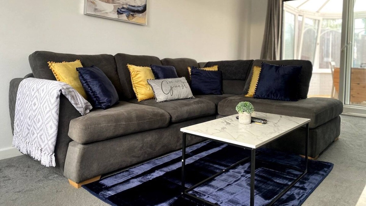 Parkgate House | Albert Place, Rotherham, Lavish 2-bed Home