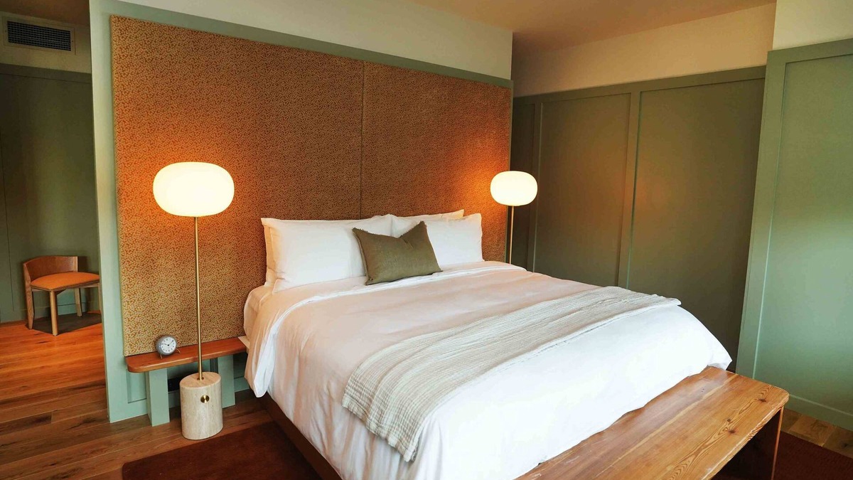 Fredericksburg Hotel | Albert Suite, The Albert Hotel | Spa Access, Firepits & Historic Setting