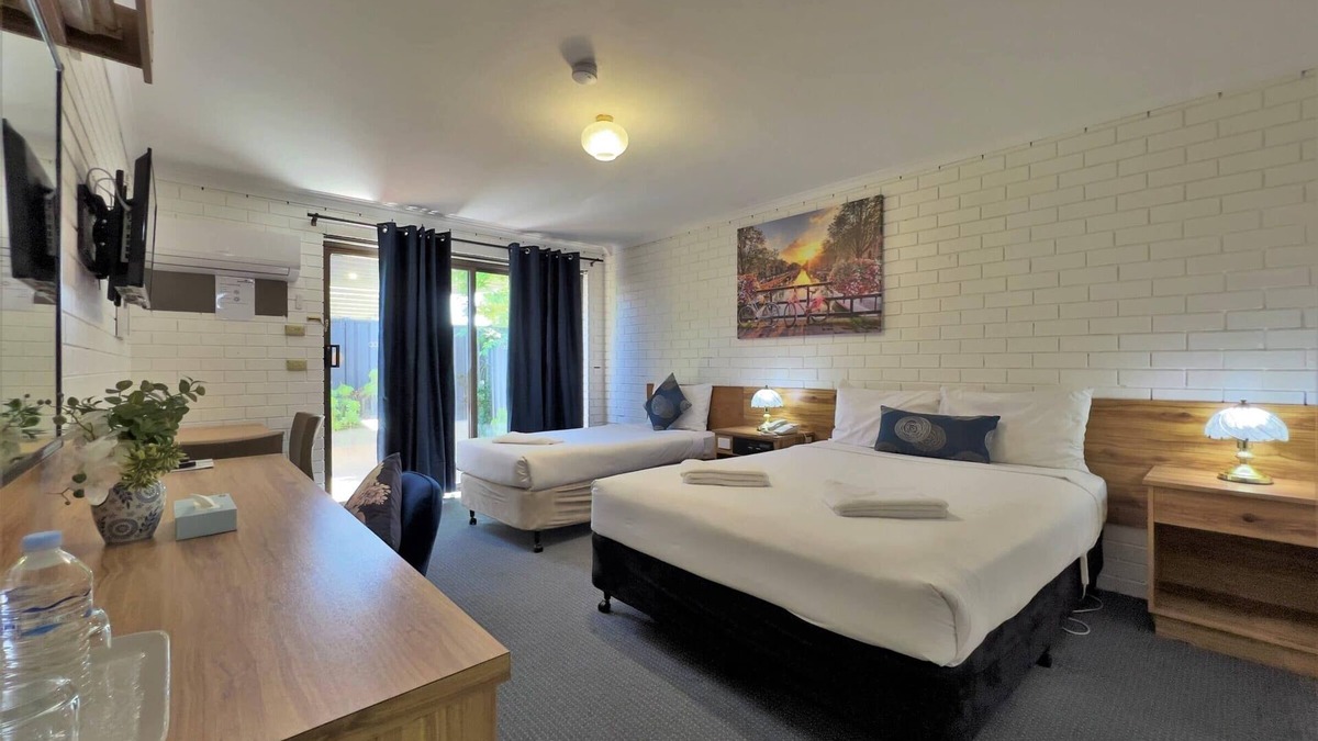 South Albury House | Albury Garden Court Moteln5 minute to CBD, 3 to Train Station, 5 Minutes to park