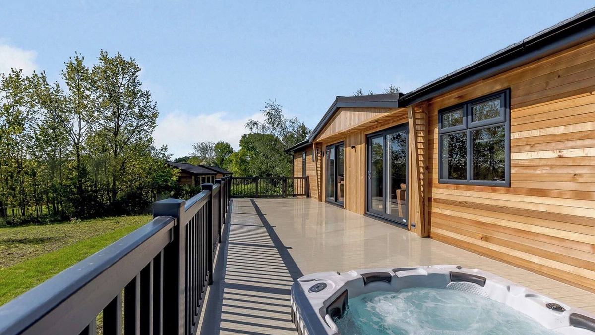 Saintbury Ski Chalet | Alderminster Lodge Premier
