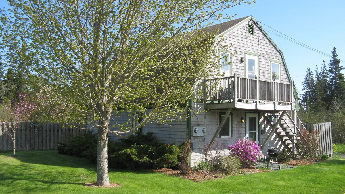 Bernard Apartment | Aldernest Den - Mount Desert Island/Acadia -walk across the lawn down to shore