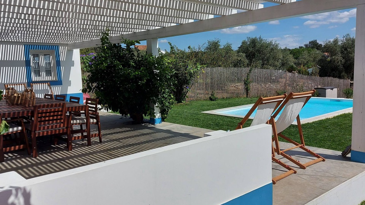 Montemor-o-Novo Cottage | Alentejo house with pool and large garden