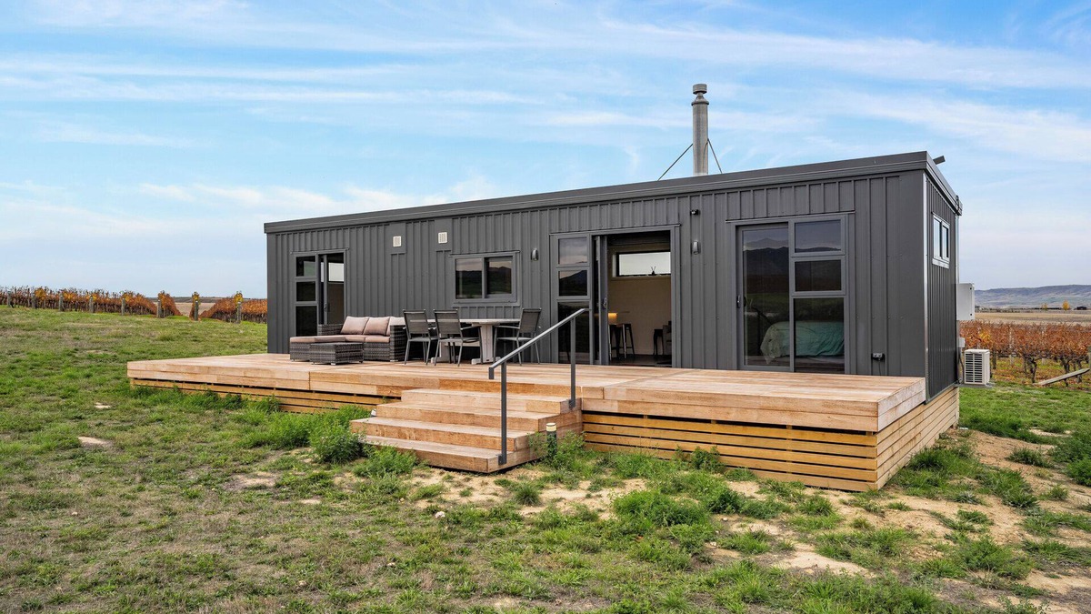 Clyde House | Alex Vineyard - Alexandra Holiday Home