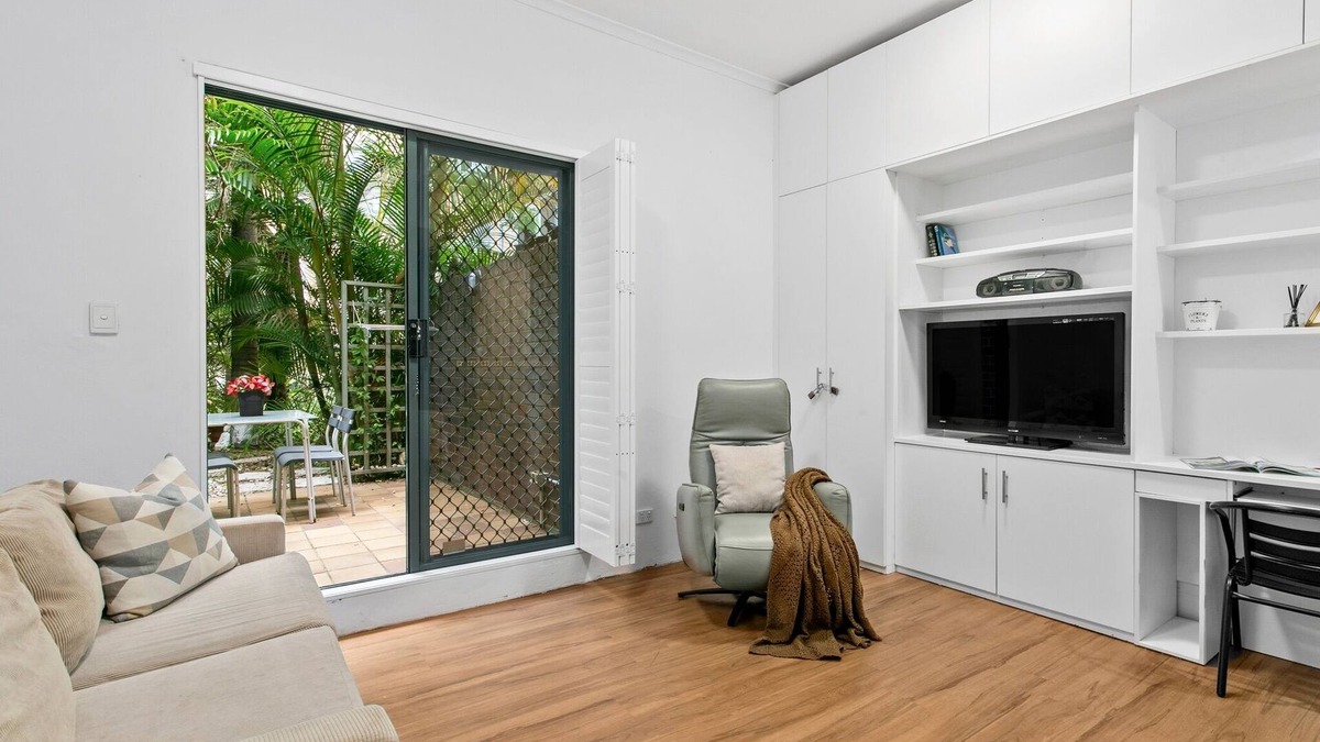 Crows Nest Apartment | ALEX6 - peaceful 1 bedroom in heart of Crows Nest