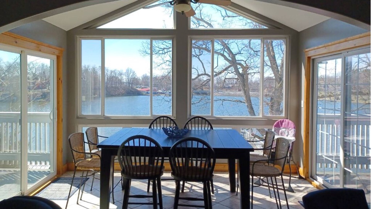 Monticello House | Alexander’s Landing Penthouse - Lakefront, Balcony, and Room to Relax