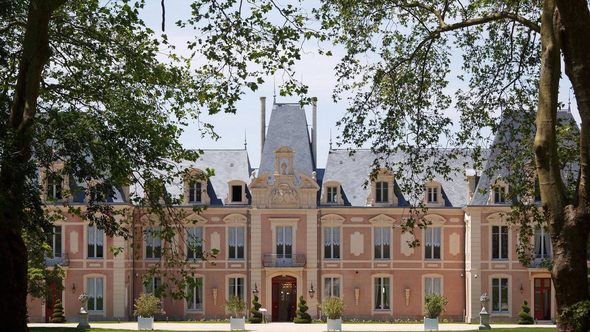 Mazieres-en-Gatine Hotel | Alexandra Palace - La Maison Younan