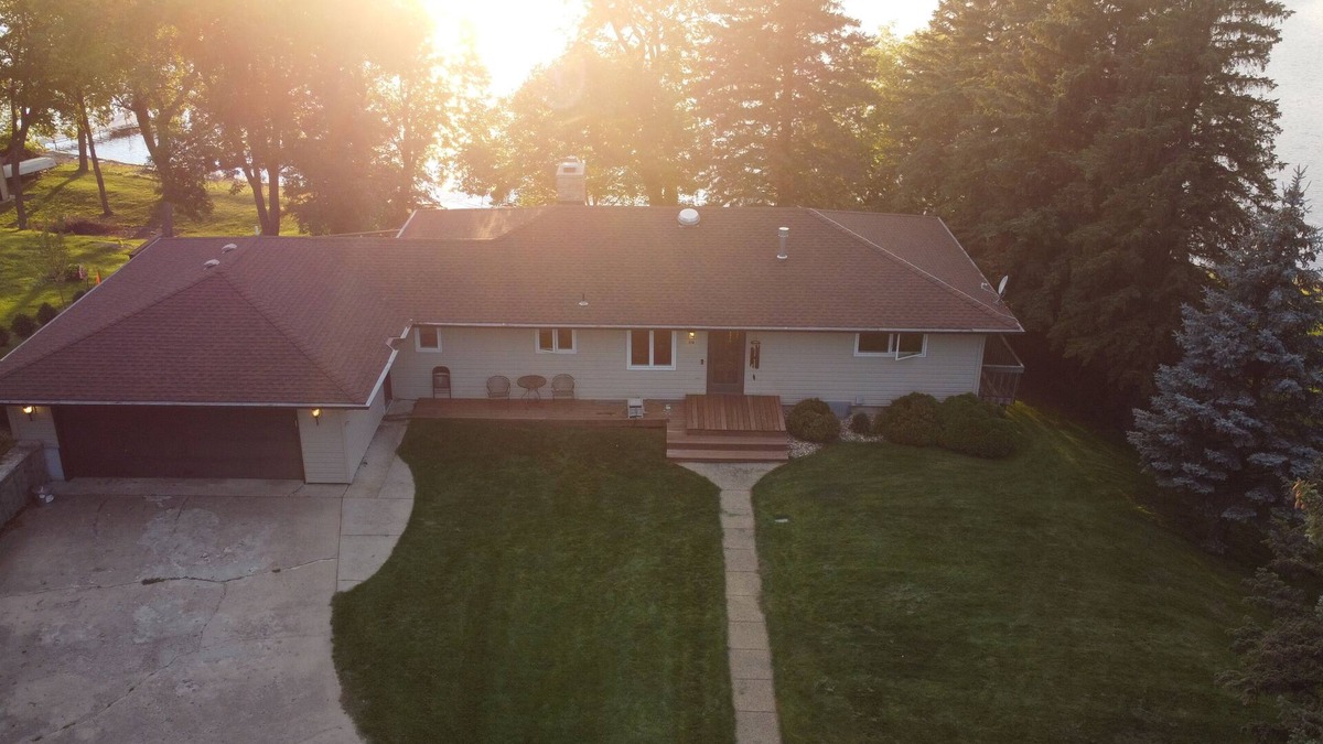 Alexandria House | Alexandria - Lake Cowdry - 100' Sand Bottom Beach, 4 BR, 3 BathnLic# 1879