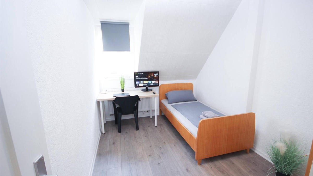 Winterhalde Apartment | ALFA 2 rooms Apartment near Daimler Wasen Netflix