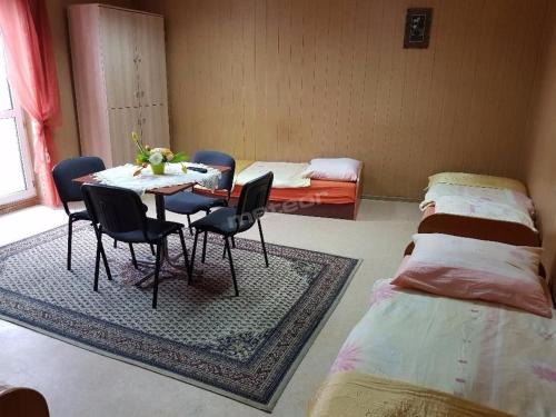 Jedrzejow Hostel | ALFA Noclegi