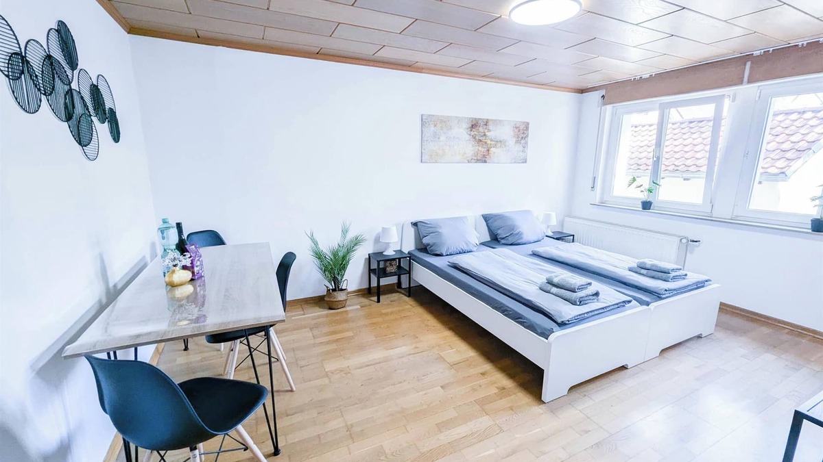 Stuttgart Apartment | ALFA Stuttgart 3BR 6people Bosch/Porsche INET WIFI