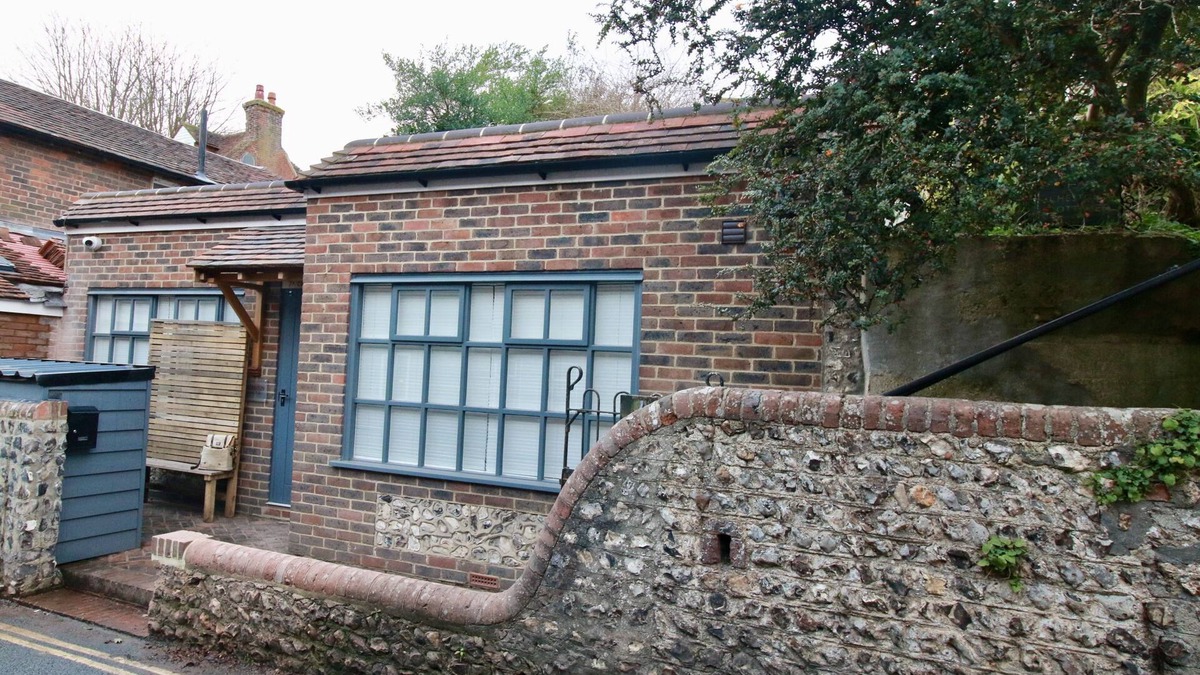 Alfriston Apartment | Alfriston Lodge - a Studio that sleeps 2 guests in 1 bedroom