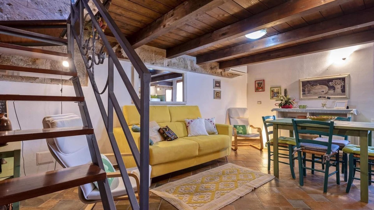 Alghero City Centre Apartment | Alghero Old Town, within the ancient walls, very close to sea. Topaz!