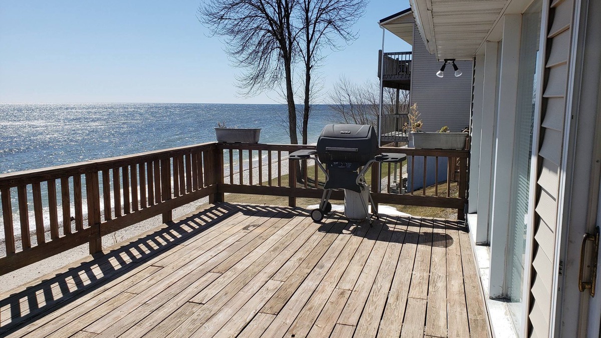Algoma Hotel | Algoma Beach Motel