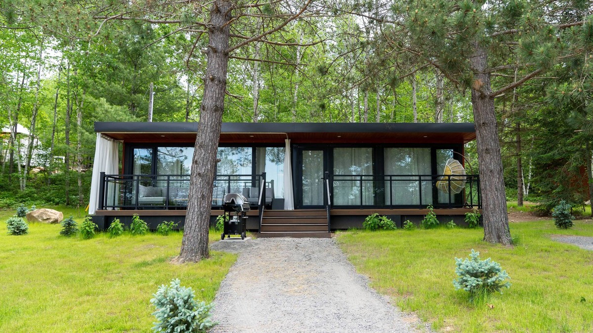 South Algonquin Cabin | Algonquin's Edge Resort | Waterview 3