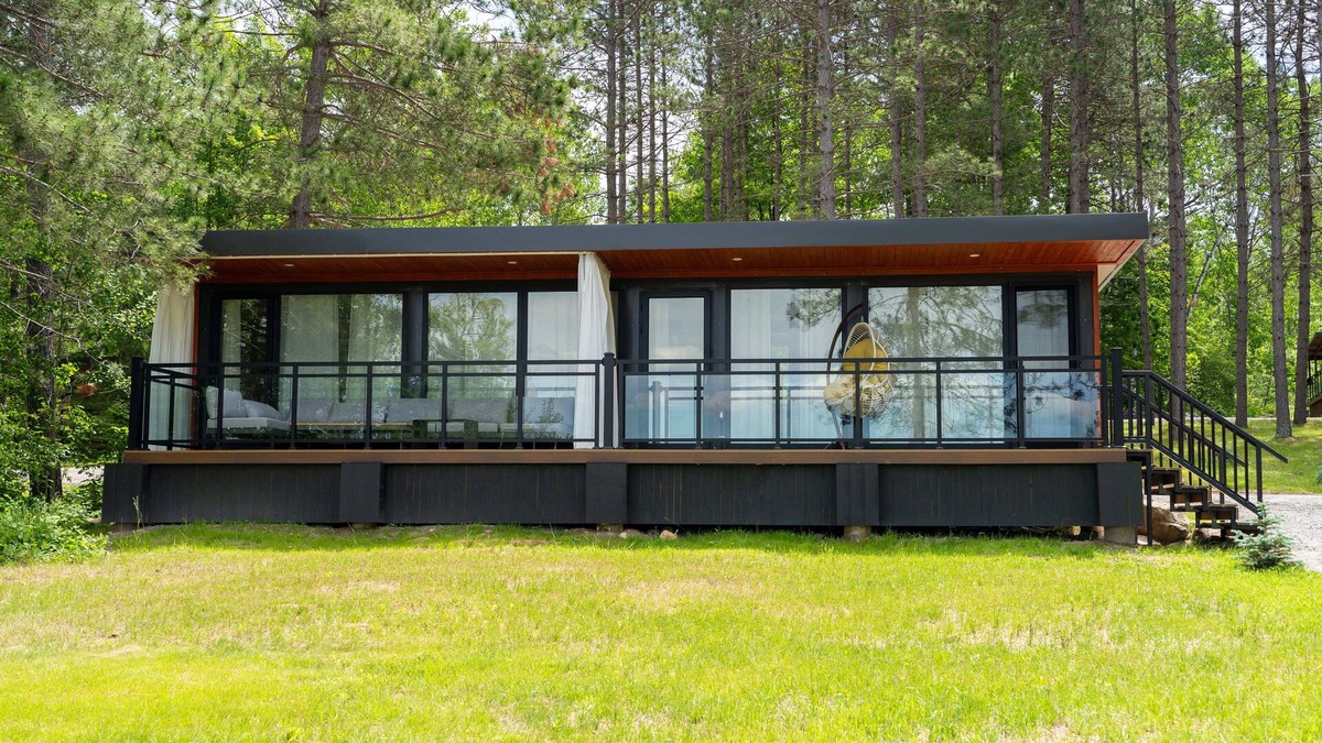 South Algonquin Cabin | Algonquin's Edge Resort | Waterfront 6