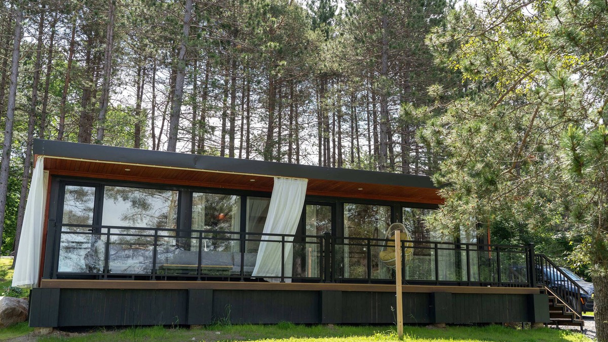 South Algonquin Cabin | Algonquin's Edge Resort | Waterfront 7