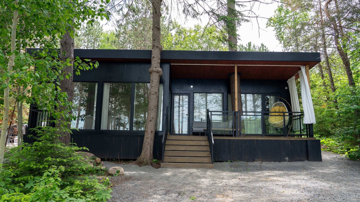 South Algonquin Cabin | Algonquin's Edge Resort | Waterfront 9