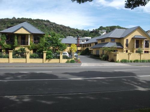 North Dunedin Hotel | Alhambra Oaks Motor Lodge