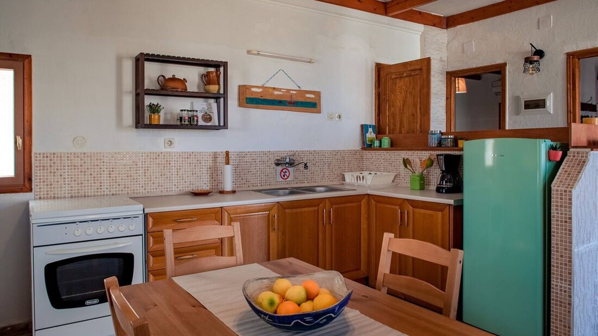 Papastavraiika Apartment | Alice House - Apartment with Yard