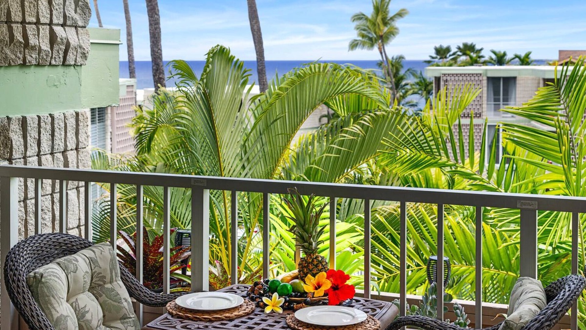 Kailua-Kona Condo | Alii Villas#318 Beautiful Top Floor Condo with Garden & Ocean Views