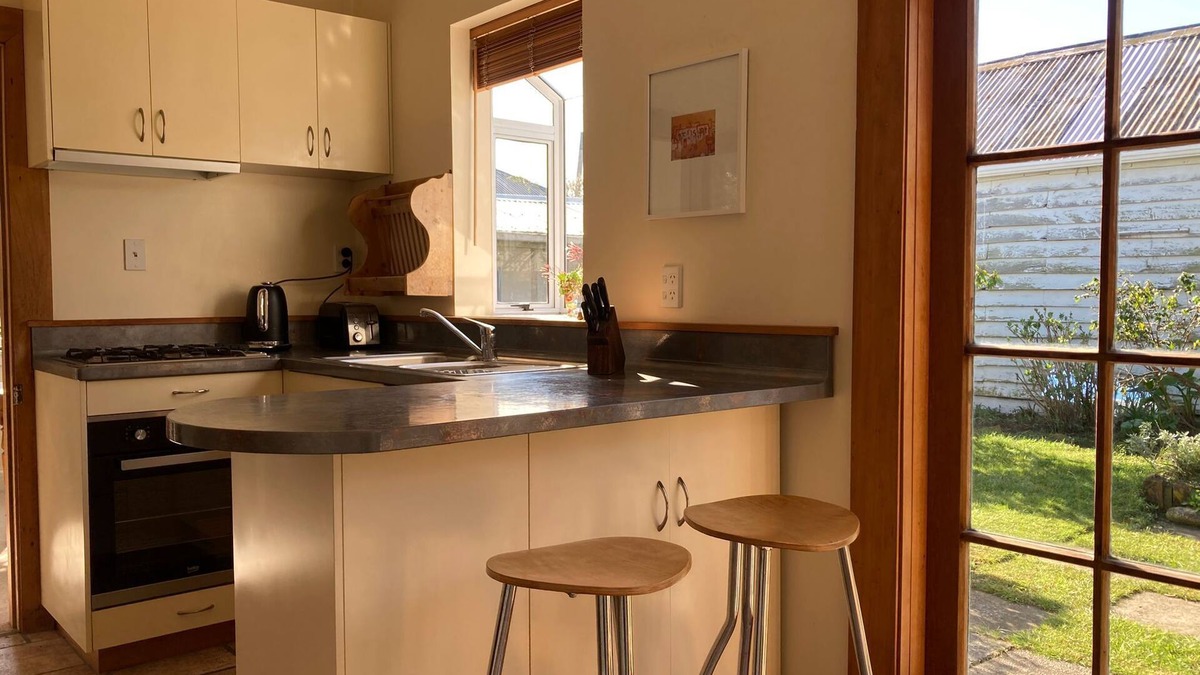 Sumner House | Alison's Garden Cottagen 2-bedroom house in a beachside village in Christchurch