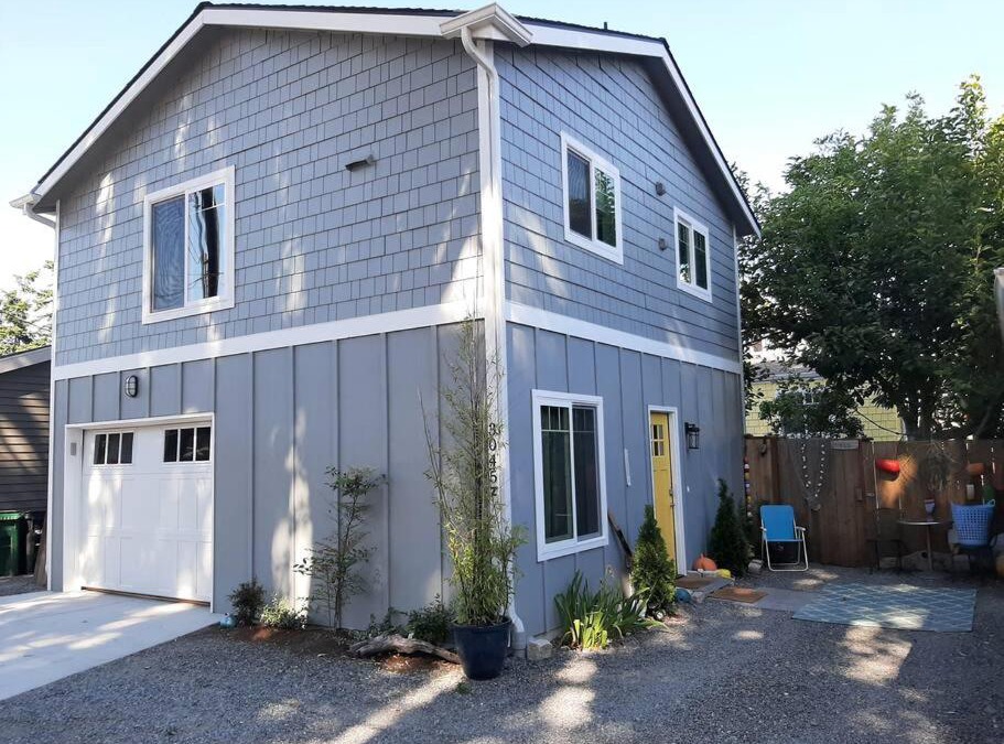 Alki House | Alki Beach Cottage, NEW, 2 bedrooms, 2 bathrooms, near beach, AC, WD, Parking