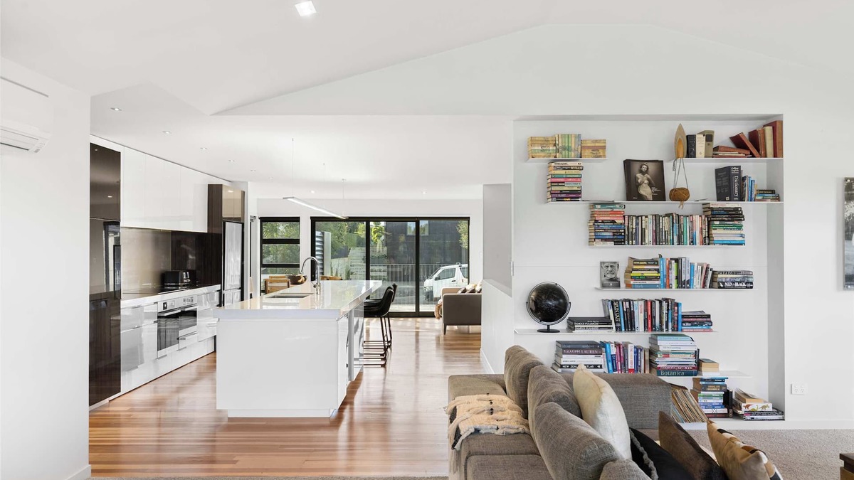 Te Rapa House | All Black # 10 Summar