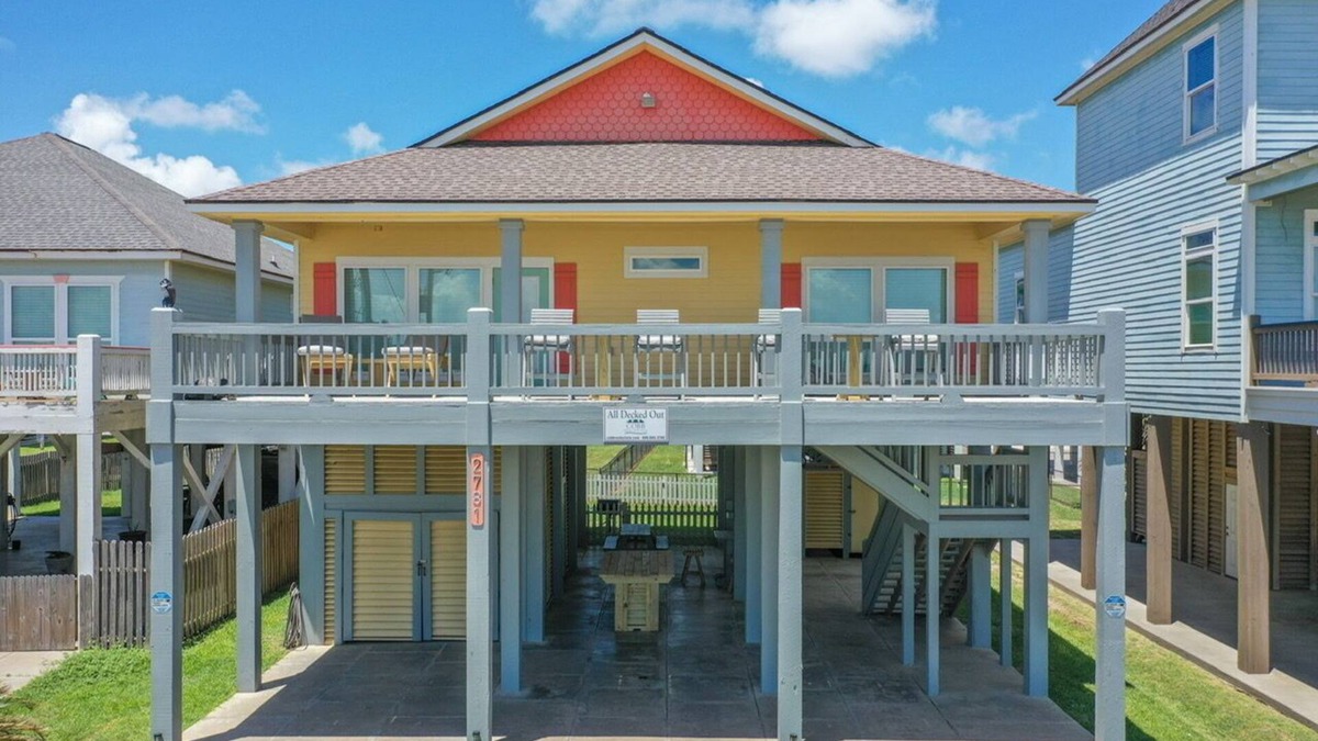 Port Bolivar House | ALL DECKED OUT - 2 Bedroom, 2 Bath, Sleeps 6 - Beach Front!
