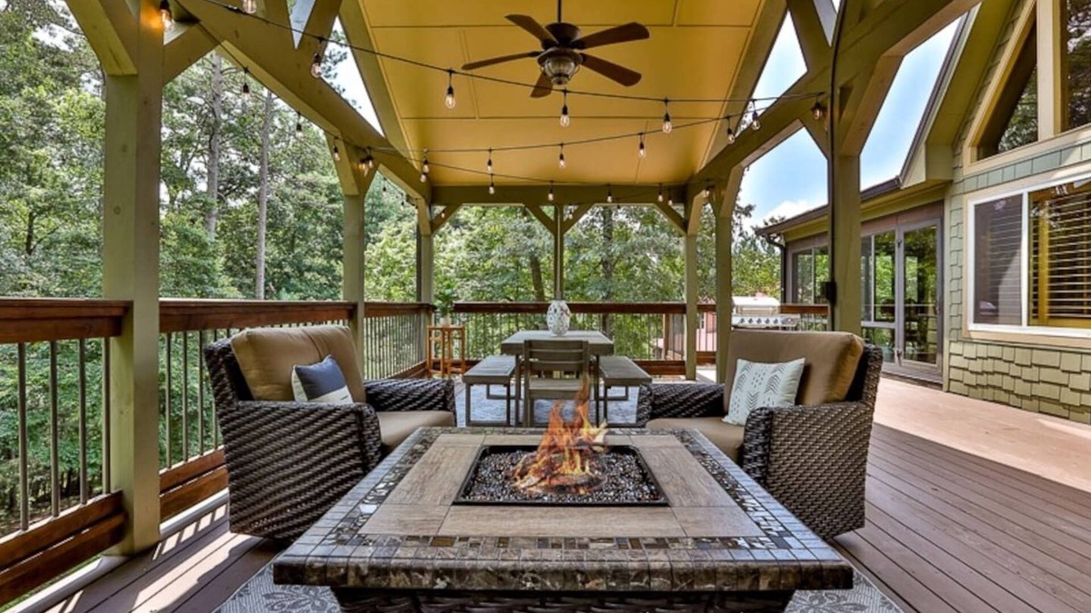 Ellijay Cabin | All Decked Out w/Hot tub 4 BR+Loft, Game Room