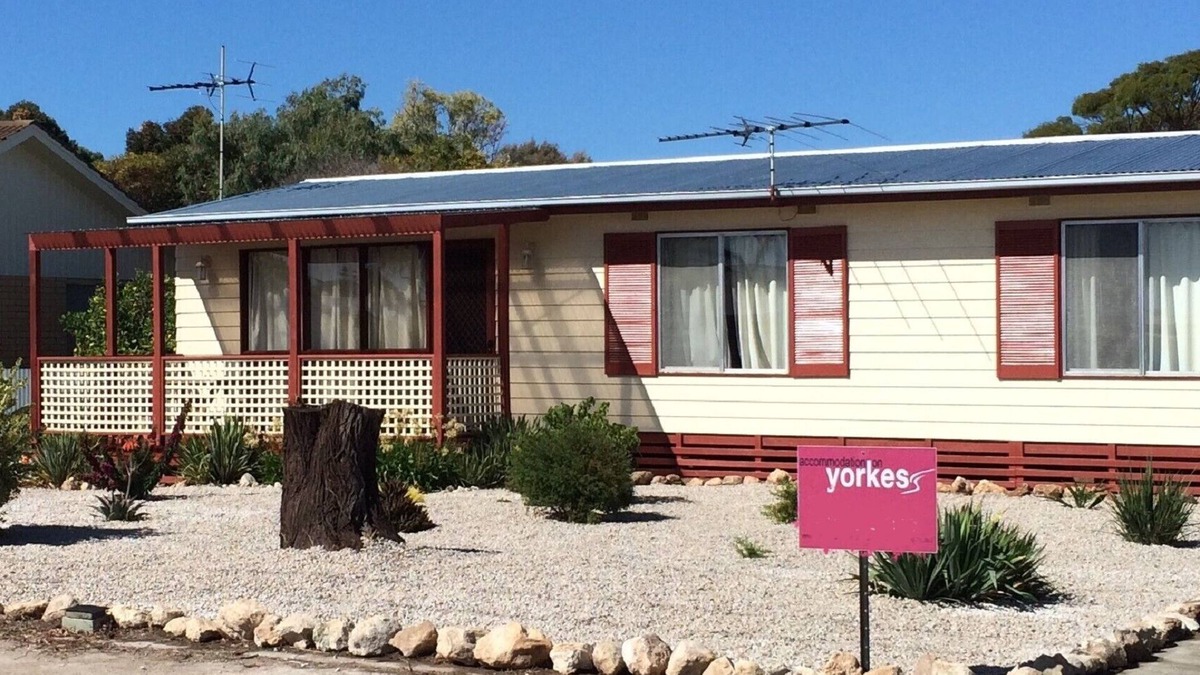 Melville House | All Decked Out - wifi. Off peak special!